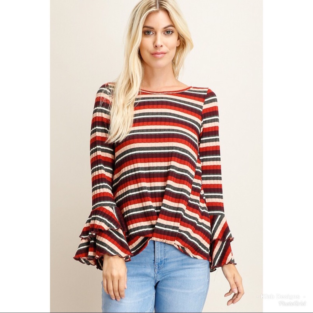 ❤️LAST! Layered Bell Sleeve Top with Gathered Hem! - Picture 4 of 5